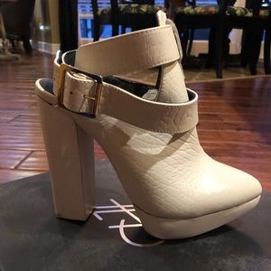yeswearetheshit Atacama White Heeled Booties | 7